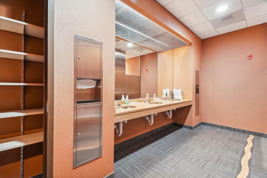 More Photos Of 7226 Lee Deforest Dr, Columbia Medical For Sale