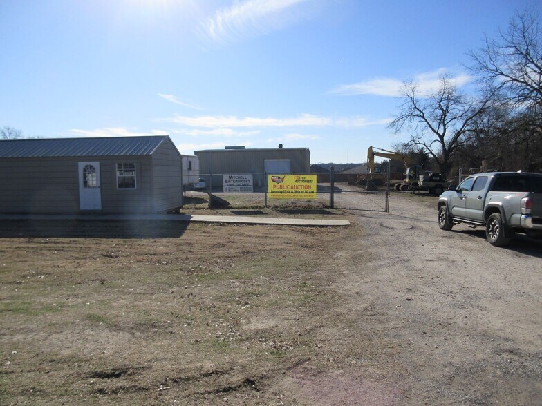 More Photos Of 224 E Cottage St, Sherman Warehouse For Sale