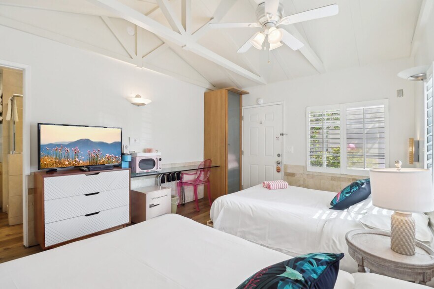 More Photos Of 370 Orange Ave, Coronado Hotel For Sale