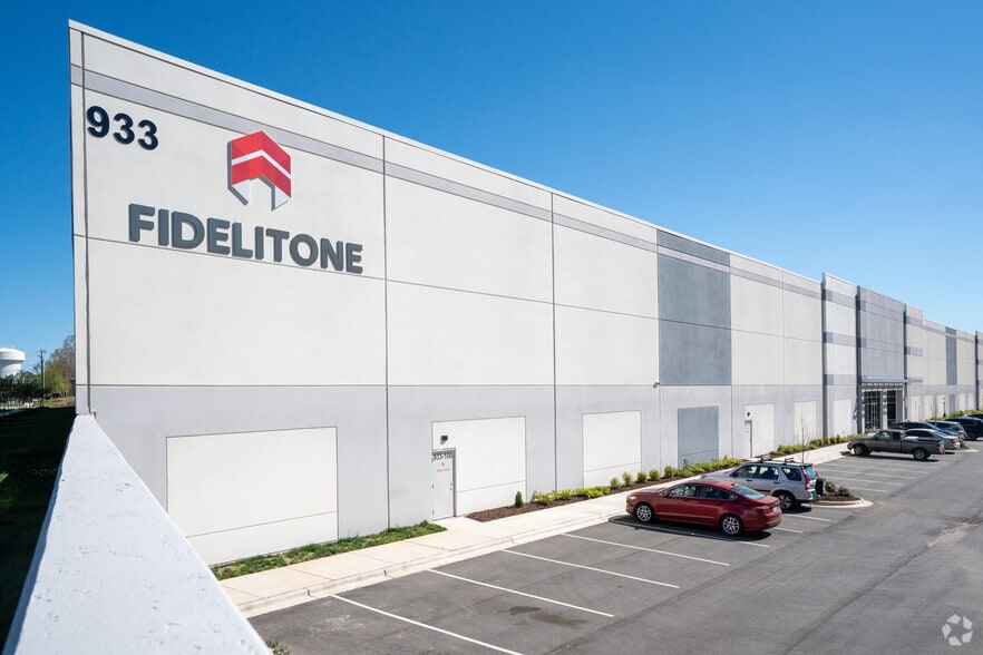 More Photos Of 933 Ellis Rd, Durham Distribution For Lease