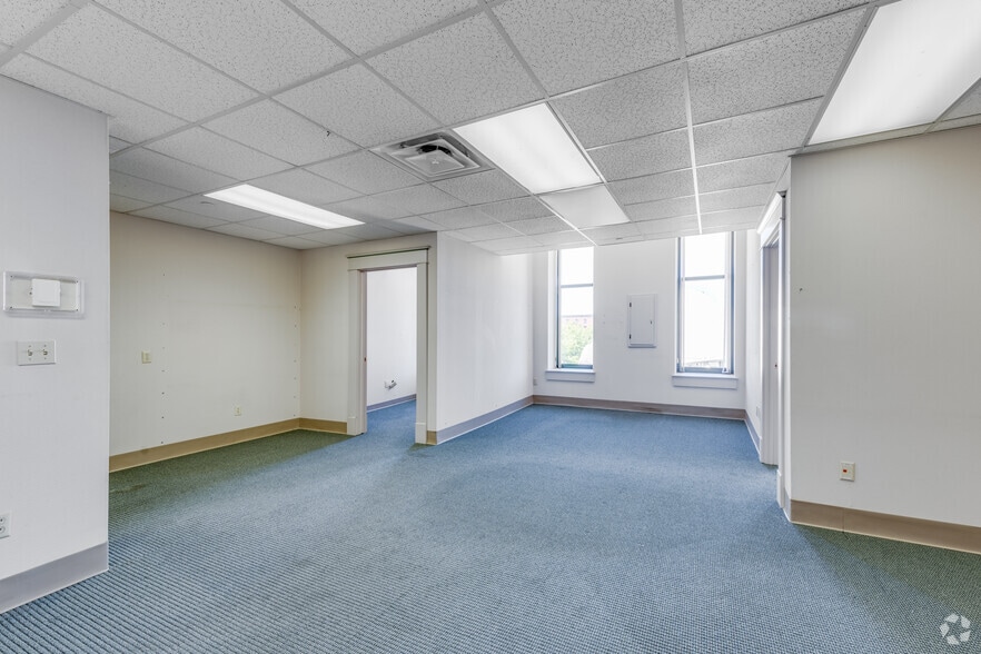 More Photos Of 348 N Burdick St, Kalamazoo Medical For Lease