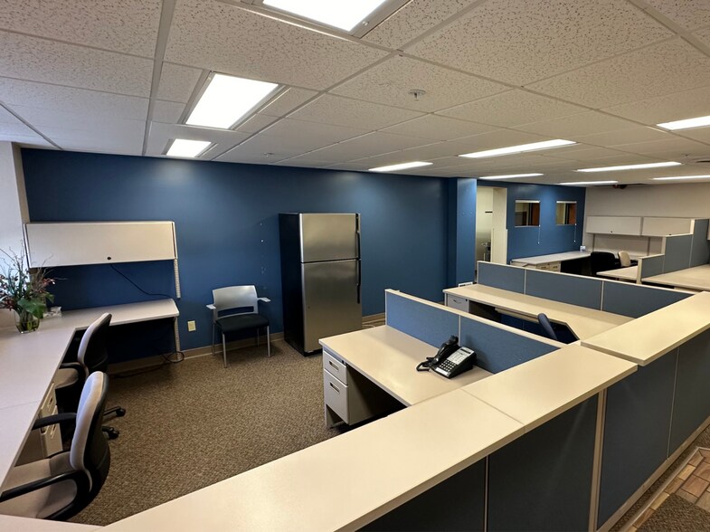 More Photos Of 1206 E Crosstown Pky, Kalamazoo Manufacturing For Lease