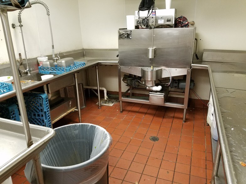 More Photos Of 2900 S Orlando Dr, Sanford Restaurant For Lease