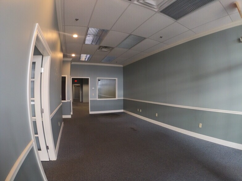 More Photos Of 20991 Arsenal Street Rd, Watertown Freestanding For Lease
