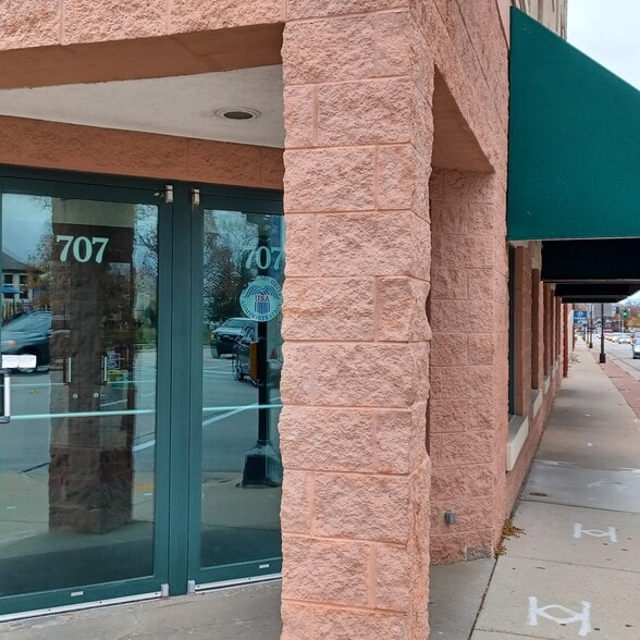 More Photos Of 707 N Grand Ave, Waukesha Apartments For Lease