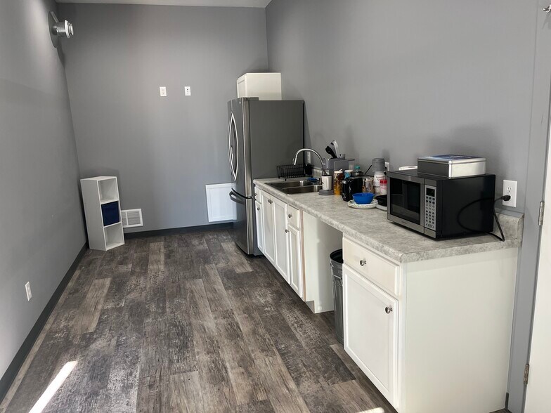 More Photos Of 47392 272nd St, Harrisburg Office For Lease