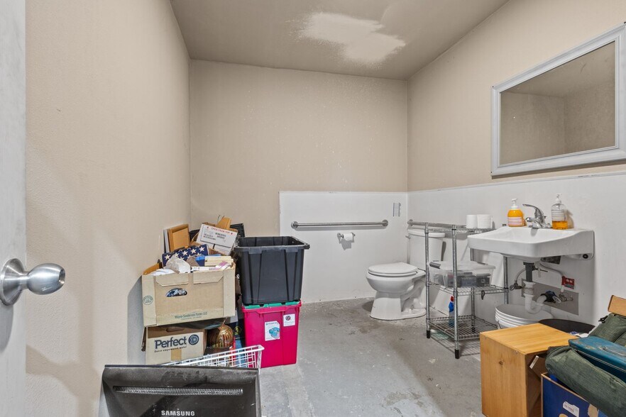 More Photos Of 138 Hodgden N st, Tenino Flex For Lease