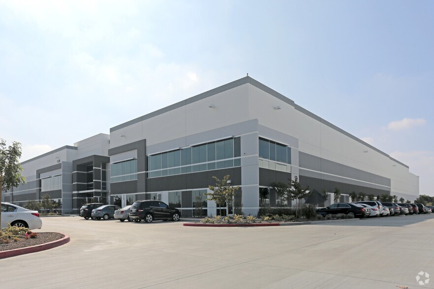 More Photos Of 4600 Conant St, Long Beach Warehouse For Lease