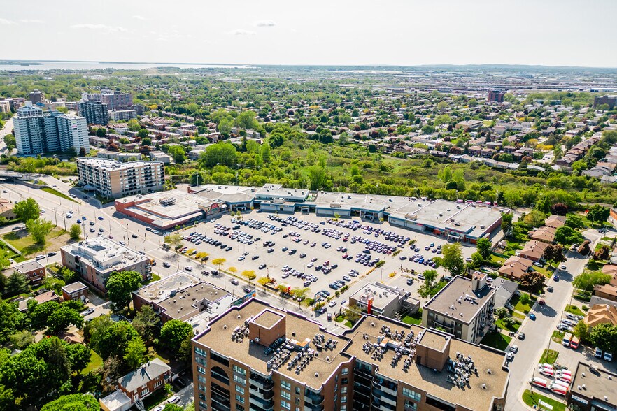 More Photos Of 7001-7155 Ch Côte St-Luc, Montréal Unknown For Lease