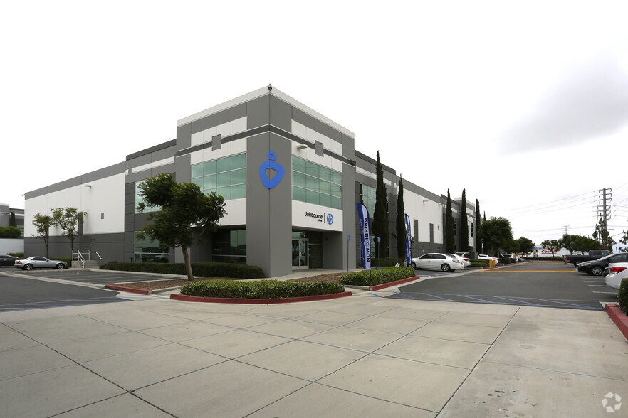 More Photos Of 3788 Milliken Ave, Eastvale Warehouse For Lease