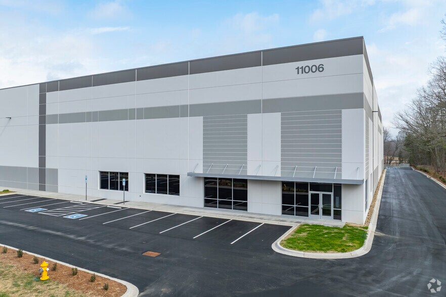 More Photos Of 11006 Mount Holly Huntersville Rd, Huntersville Distribution For Lease