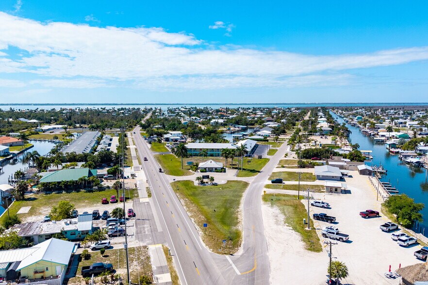 More Photos Of 2959 Oleander St, Saint James City Office For Sale