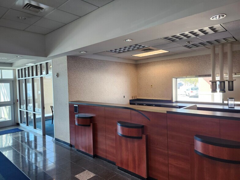 More Photos Of 1600 Sumneytown Pike, Lansdale Bank For Lease