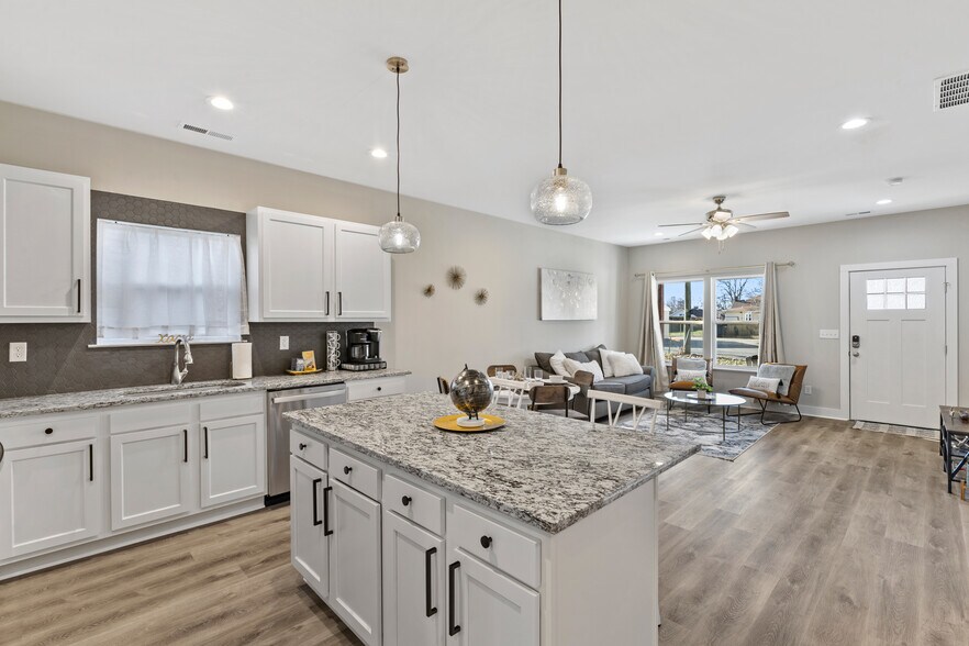 More Photos Of 726 Veronica Pl, Jeffersonville Hospitality For Sale