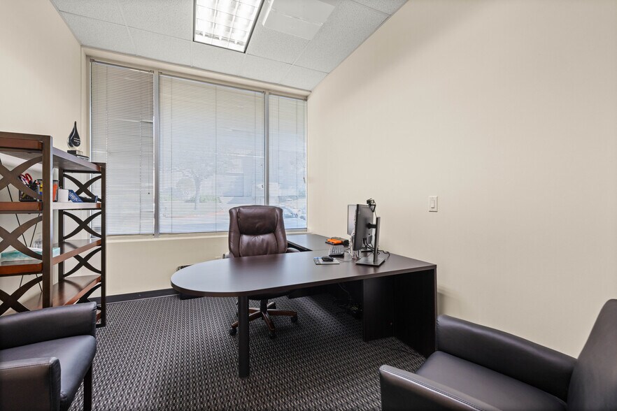 More Photos Of 9300 United Dr, Austin Unknown For Lease