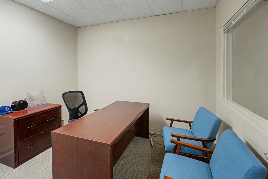 More Photos Of 2737 E Jackson Blvd, Jackson Medical For Lease