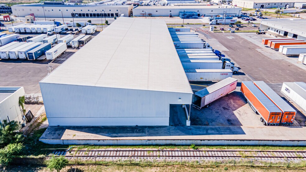 More Photos Of 13806 N Unitec Dr, Laredo Warehouse For Lease