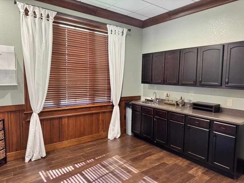 More Photos Of 2400 Hooks St, Clermont Medical For Lease