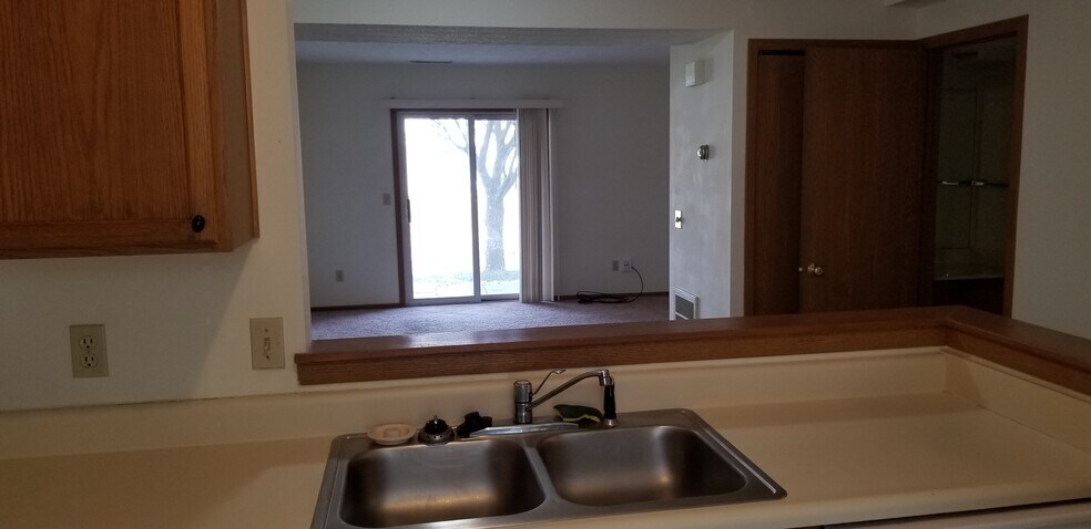 More Photos Of 2200-2271 Deerfield Crossing Dr, Piqua Apartments For Sale