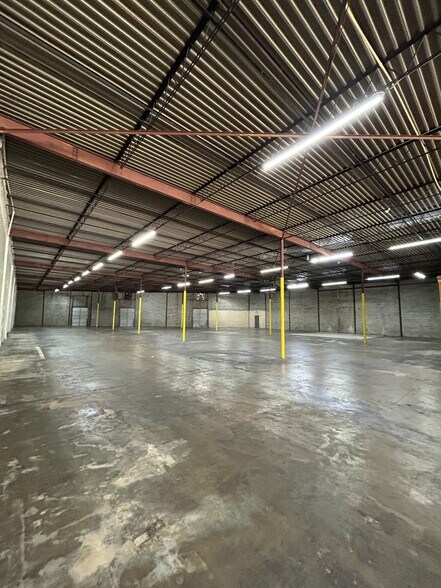 More Photos Of 5055-5061 Kennedy Rd, Forest Park Warehouse For Lease