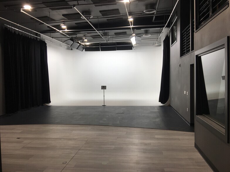 More Photos Of 170 Eucalyptus Ave, Vista Coworking Space