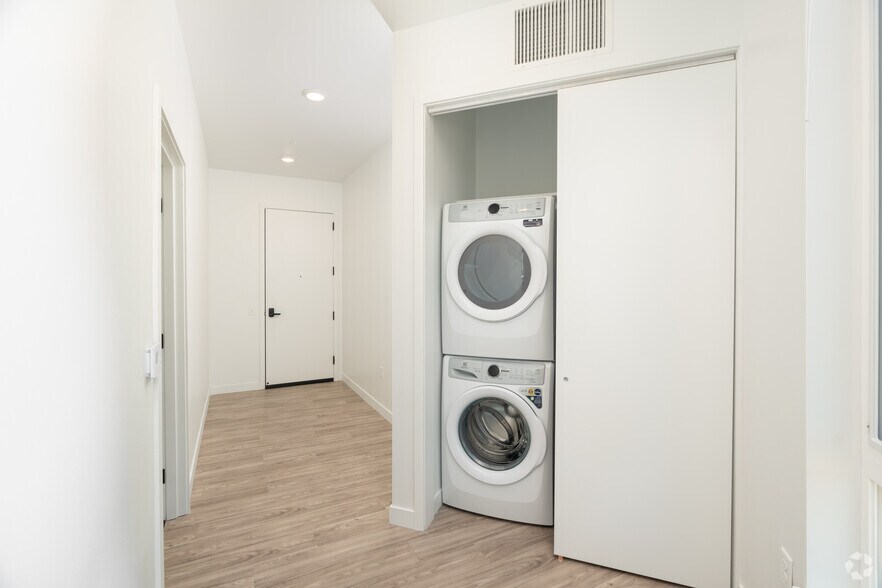 More Photos Of 1190 S Pennsylvania St, Denver Apartments For Sale