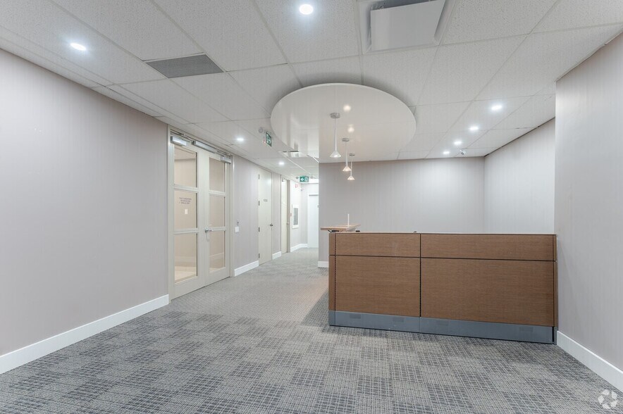 More Photos Of 710 Dorval Dr, Oakville Coworking Space