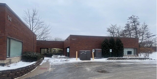 More Photos Of 943 N Plum Grove Rd, Schaumburg Medical For Sale