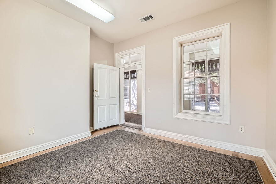 More Photos Of 228 S Seguin Ave, New Braunfels Office For Lease