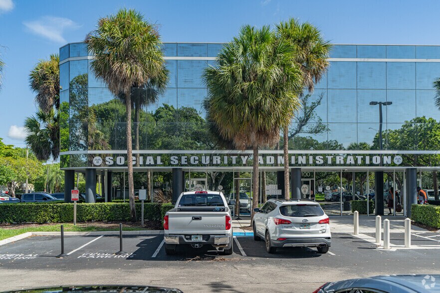 More Photos Of 3201 W Commercial Blvd, Fort Lauderdale Office For Lease