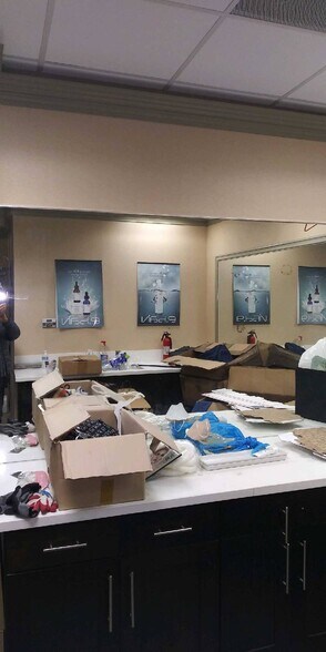 More Photos Of 1015 Crocker St, Los Angeles Storefront For Sale