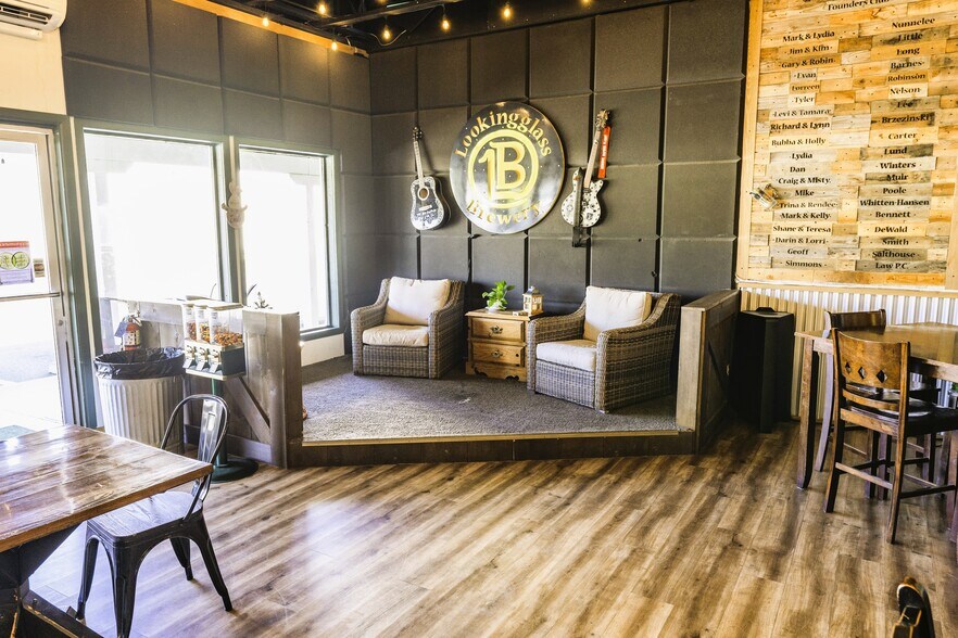 More Photos Of 192 Main St, Winston Bar For Sale