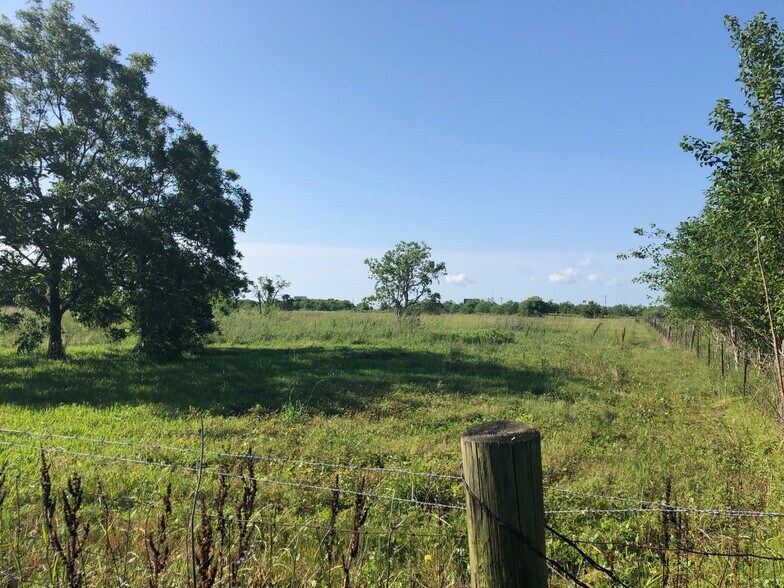 More Photos Of 1631 Main St, La Marque Land For Sale