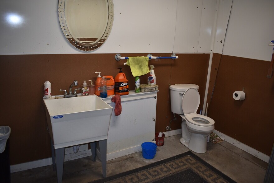 More Photos Of 110 30 St, Fremont Warehouse For Sale