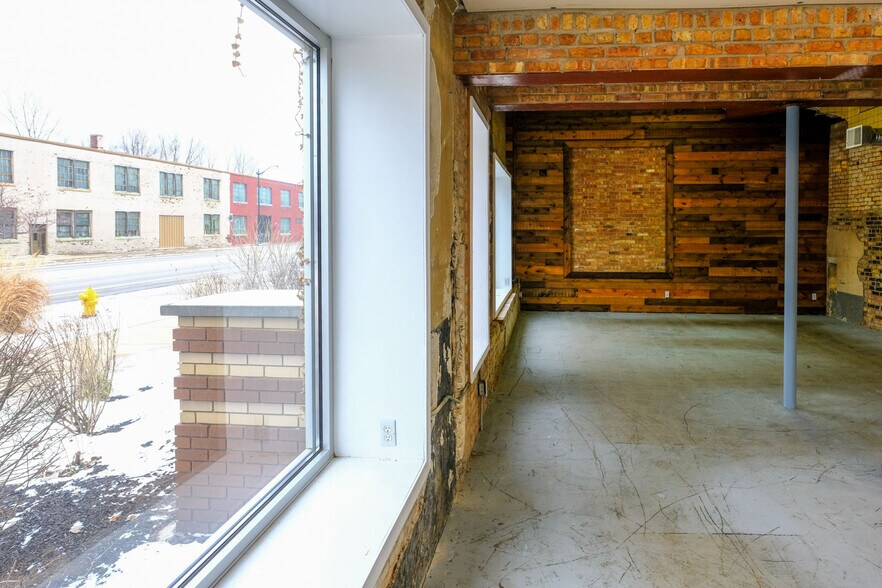 More Photos Of 408 W Main St, Benton Harbor Freestanding For Lease