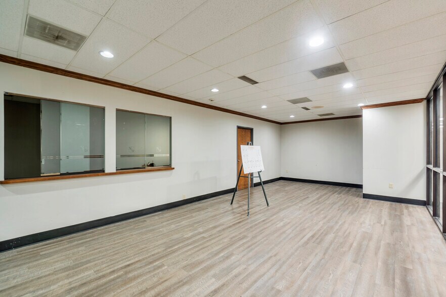 More Photos Of 7515 Greenville Ave, Dallas Medical For Lease