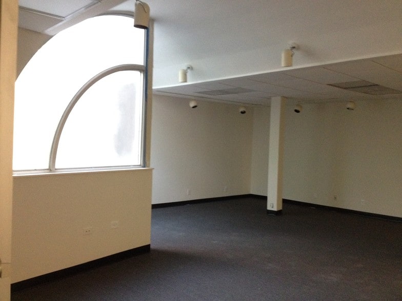 More Photos Of 140 Old Saw Mill River Rd, Hawthorne Research And Development For Sale