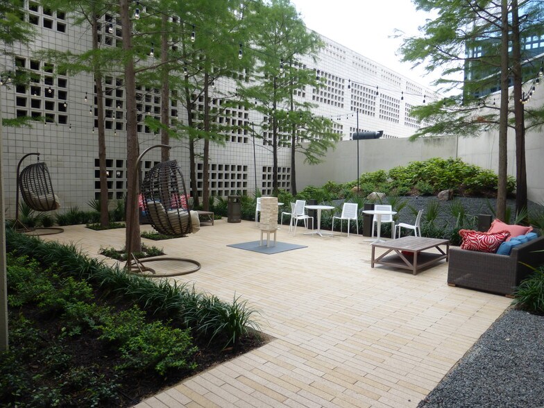 More Photos Of 16000 N Dallas Pky, Dallas Office For Lease