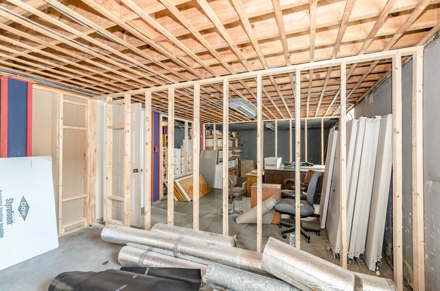 More Photos Of 215 Church St, Lenoir Office For Sale