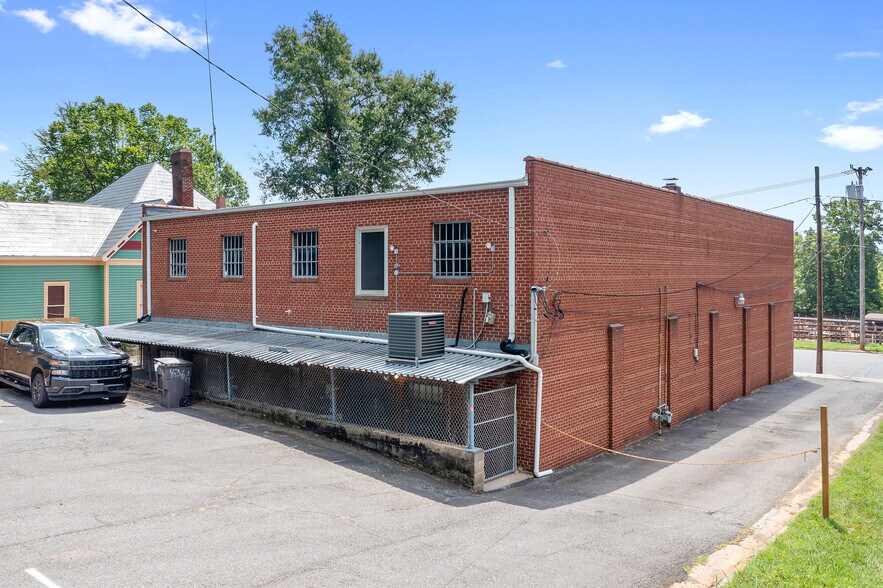 More Photos Of 426-430 Western Ave, Statesville Freestanding For Sale