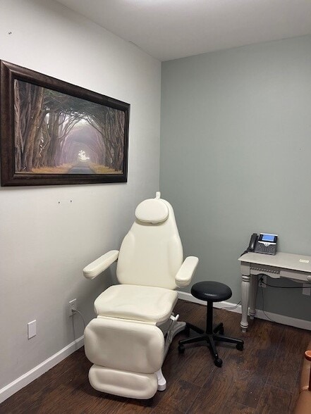 More Photos Of 215 North St, Denham Springs Office For Lease