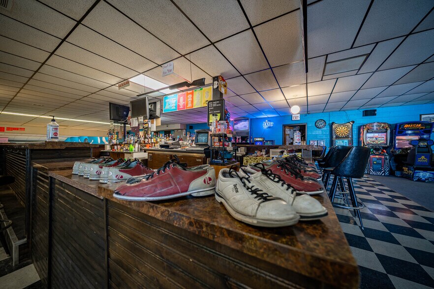 More Photos Of 675 Grant St, Winneconne Bowling Alley For Sale