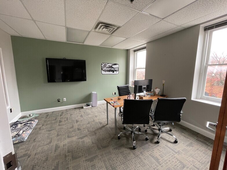 More Photos Of 559 Main St, Bethlehem Storefront For Lease