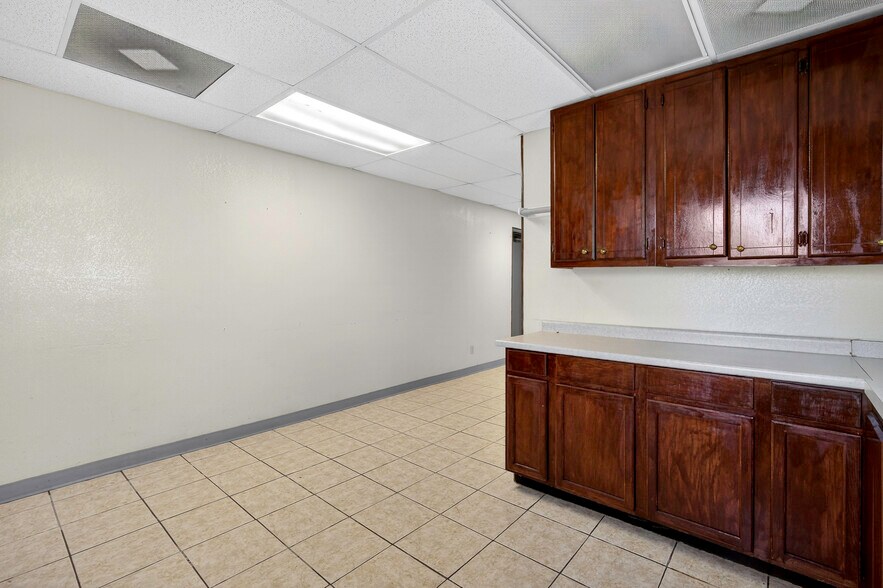 More Photos Of 6121 Highway 177, Shawnee Warehouse For Lease