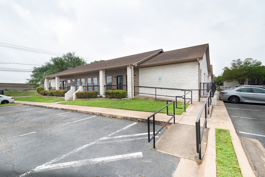 More Photos Of 13740 Research Blvd, Austin Office For Sale