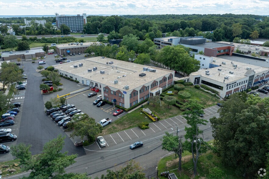 More Photos Of 30 Commerce Rd, Stamford Light Manufacturing For Lease