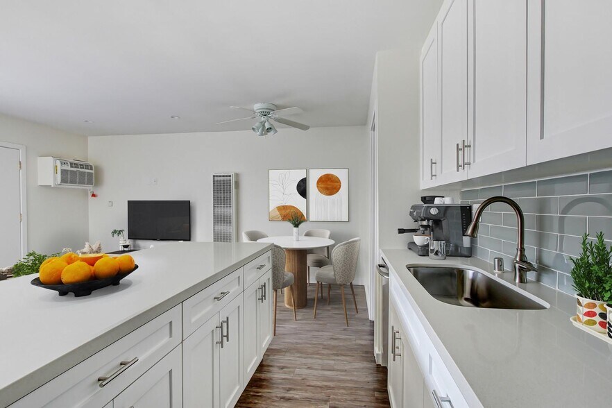 More Photos Of 14849 Vanowen St, Van Nuys Apartments For Sale