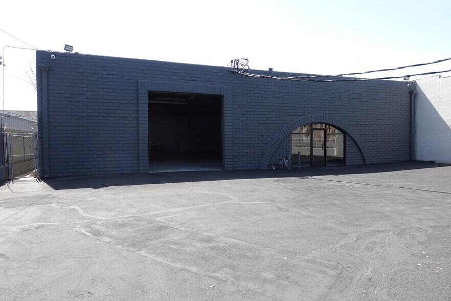 More Photos Of 18334 Eddy St, Northridge Warehouse For Sale