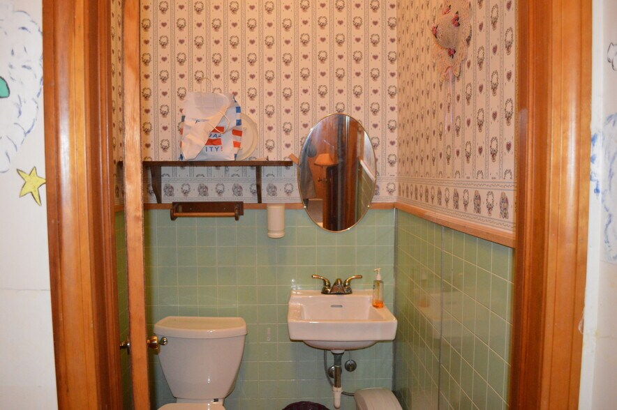 More Photos Of 857 Goshen Hill Rd, Lebanon Flex For Sale