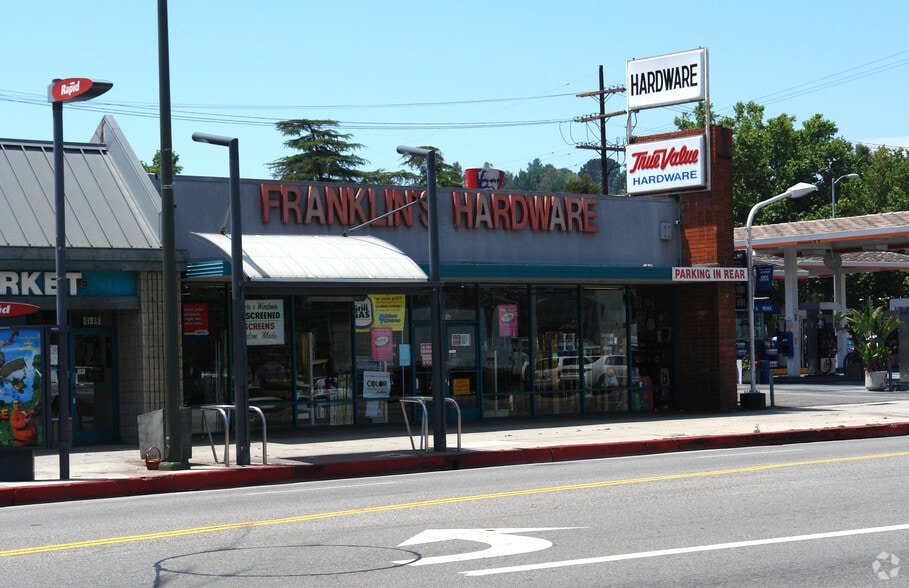 More Photos Of 21930-21932 Ventura Blvd, Woodland Hills Storefront For Lease